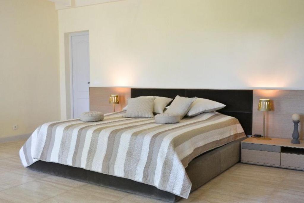 Mas Le 7 Bed & Breakfast Saint-Andiol Exterior photo