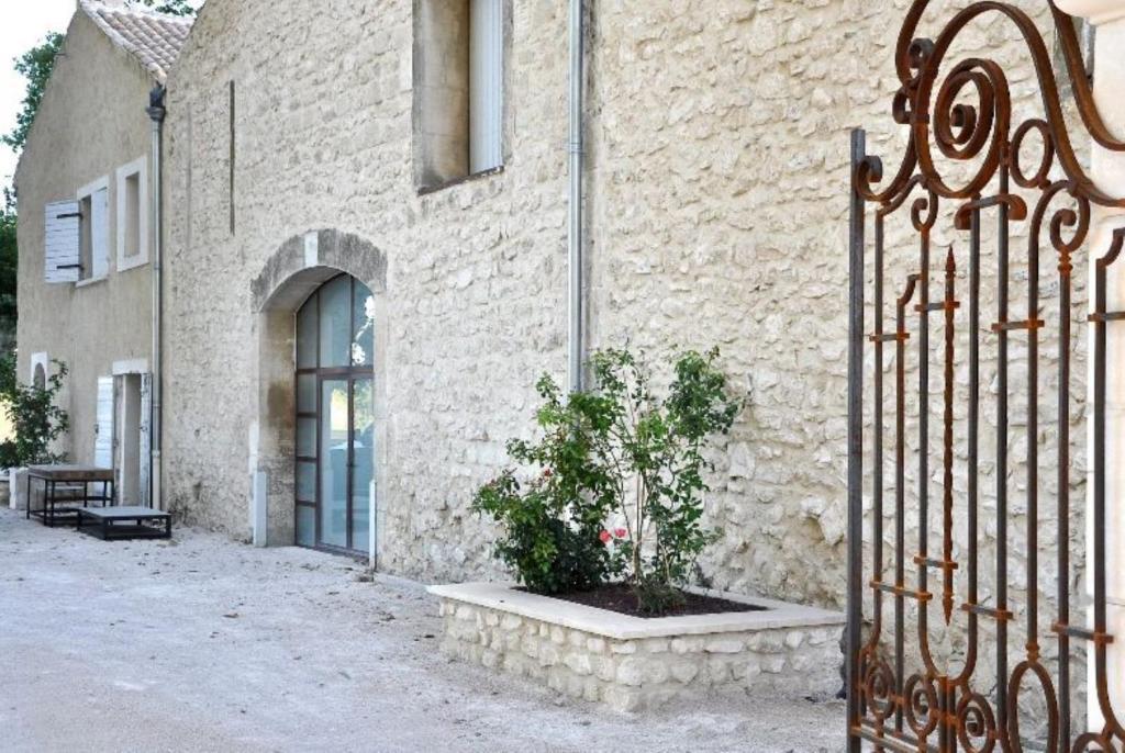 Mas Le 7 Bed & Breakfast Saint-Andiol Exterior photo