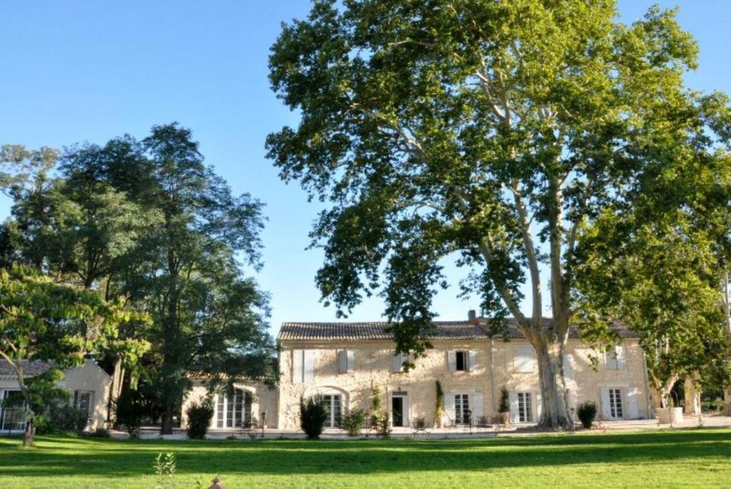 Mas Le 7 Bed & Breakfast Saint-Andiol Exterior photo