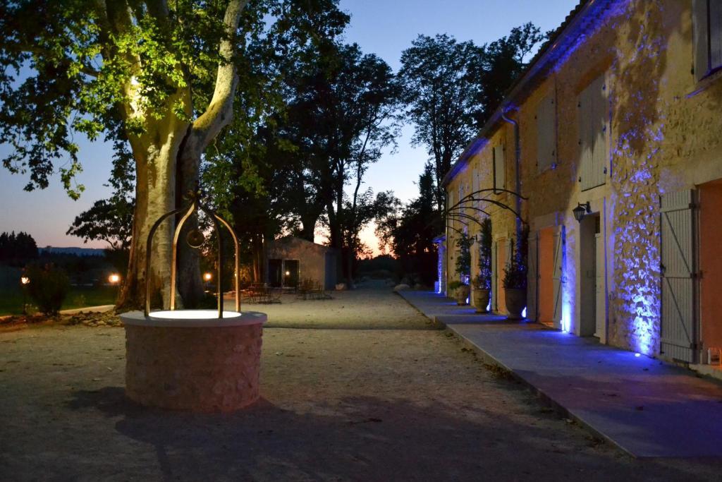 Mas Le 7 Bed & Breakfast Saint-Andiol Exterior photo
