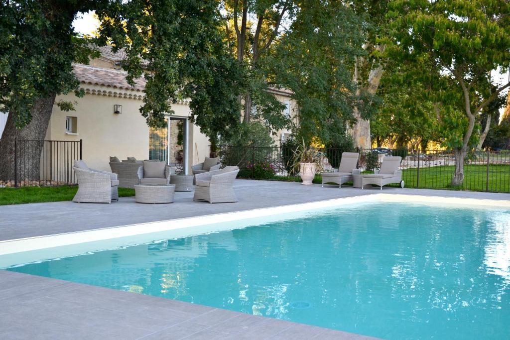 Mas Le 7 Bed & Breakfast Saint-Andiol Exterior photo